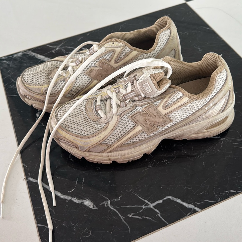 Pre owned new balance 740 unisex calf